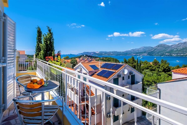 Outdoor dining - Castelletto - Superior Double Room with Balcony and Airport Transfer 3 (Cavtat)
