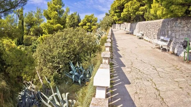 A pathway lined with stone benches and lush greenery. - Luxury Suite Jasmin-Two Bedroom Suite with Hot Tub (Split)