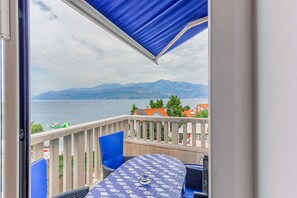 Outdoor dining - 1 bedroom apartment with terrace (Postira)