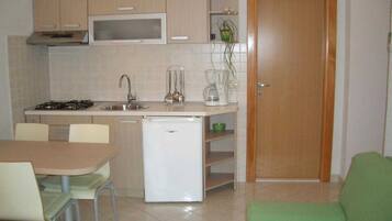 Fridge, stovetop, coffee/tea maker, toaster