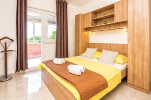 4 habitaciones, tabla de planchar con plancha y wifi