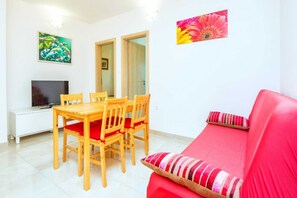 Smart TV - Holiday Home Marinela - Four Bedroom Holiday Home with Swimming Pool (Vodice)