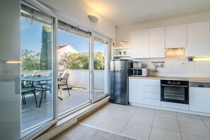 Fridge, microwave, oven, stovetop