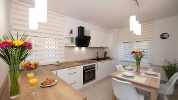 Fridge, microwave, oven, stovetop