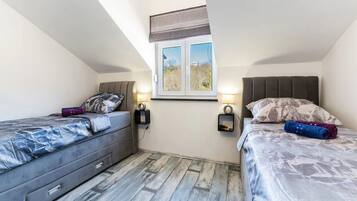 2 bedrooms, iron/ironing board, free WiFi