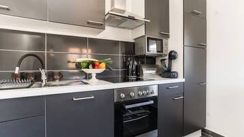 Fridge, microwave, oven, stovetop