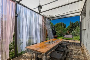 屋外ダイニングエリア