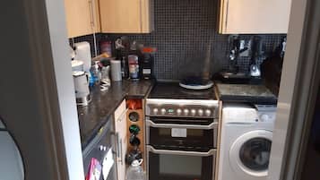 House | Private kitchen | Fridge, microwave, oven, stovetop