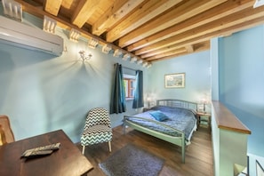 5 bedrooms, iron/ironing board, WiFi
