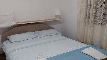 2 bedrooms, travel crib, WiFi (free)
