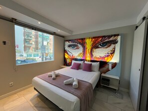 Desk, laptop workspace, free WiFi, bed sheets - Homelikes Madrid (Madrid)