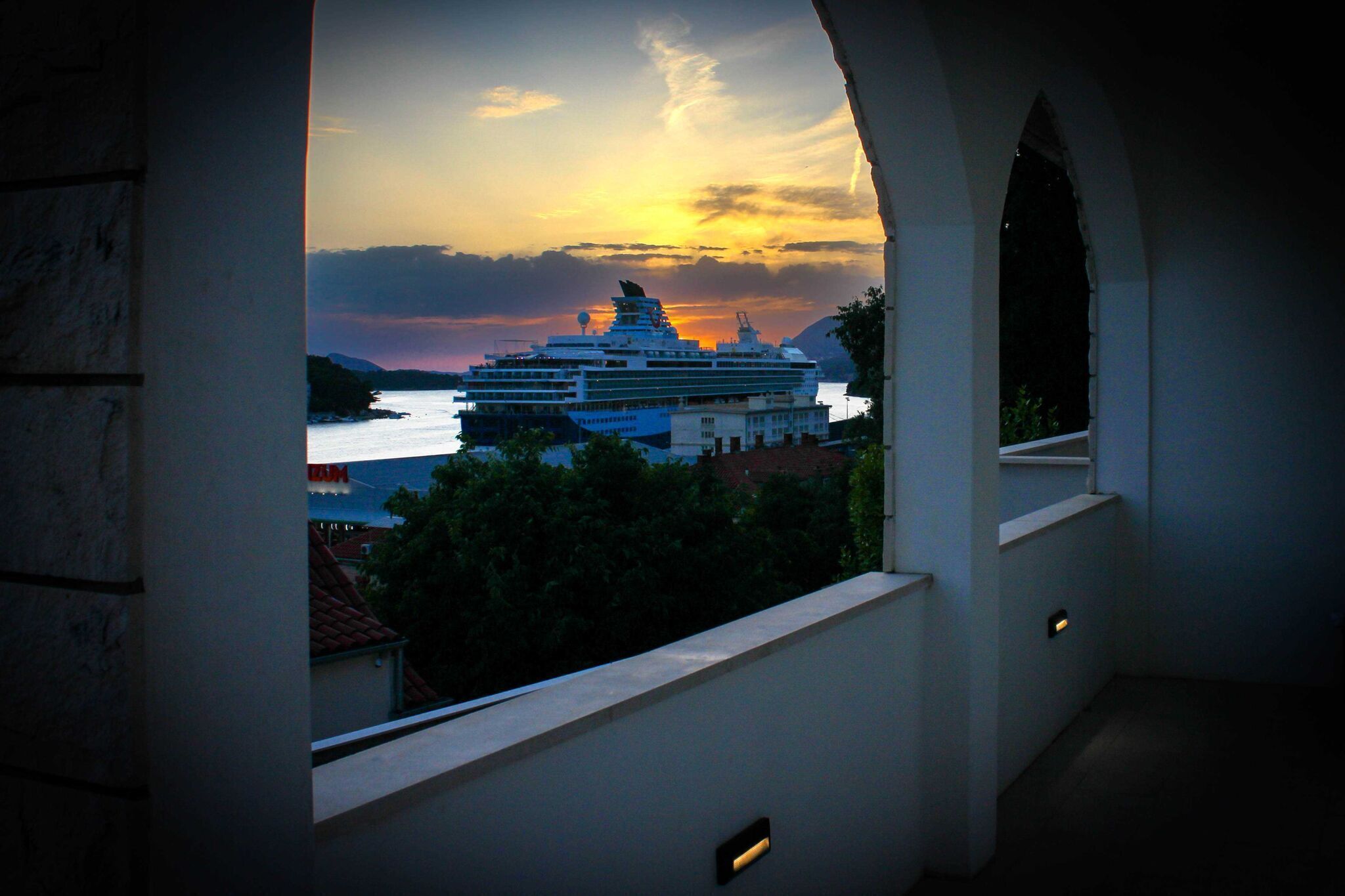 المنطقة المحيطة بالمنشأة