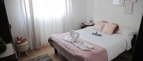 2 chambres, fer et planche à repasser, lit parapluie, Wi-Fi gratuit
