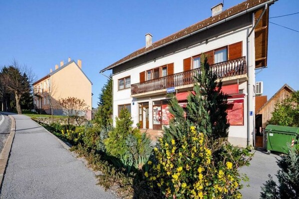 Exterior - Apartments & Rooms Rendulić - One Bedroom Apartment with Balcony (Rakovica)