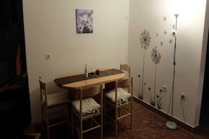 Dining - Apartments & Rooms Rendulić - One Bedroom Apartment with Balcony (Rakovica)