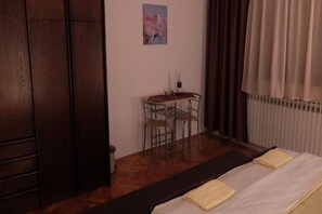1 bedroom, travel cot, free WiFi - Apartments & Rooms Rendulić - One Bedroom Apartment with Balcony (Rakovica)