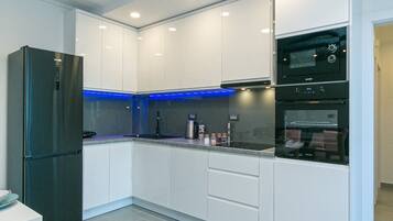 Fridge, microwave, oven, stovetop