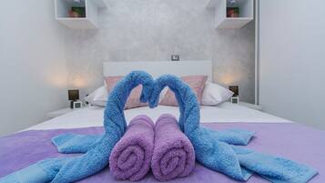 2 bedrooms, travel crib, WiFi (free)