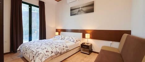 1 bedroom, travel cot, free WiFi