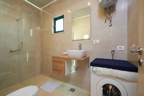 Douche, séchoir à cheveux