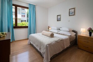 4 slaapkamers, een strijkplank/strijkijzer, gratis wifi