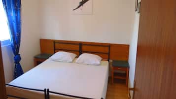 2 bedrooms, travel cot, free WiFi