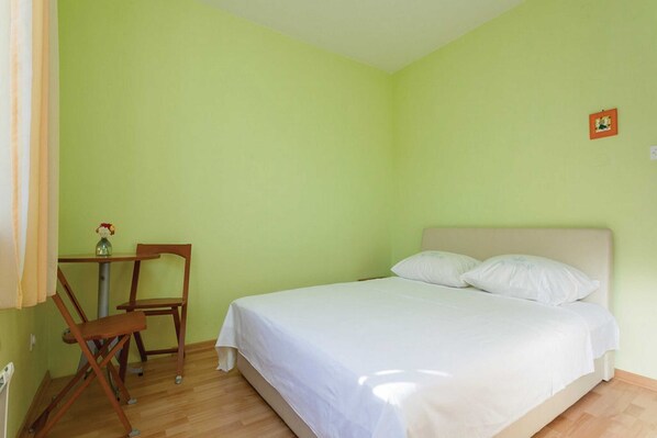 3 chambres, fer et planche à repasser, lit parapluie, Wi-Fi gratuit