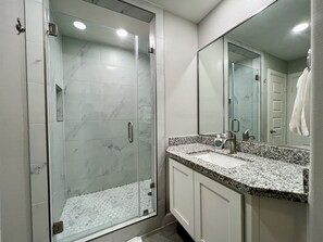 Doccia, asciugacapelli, asciugamani