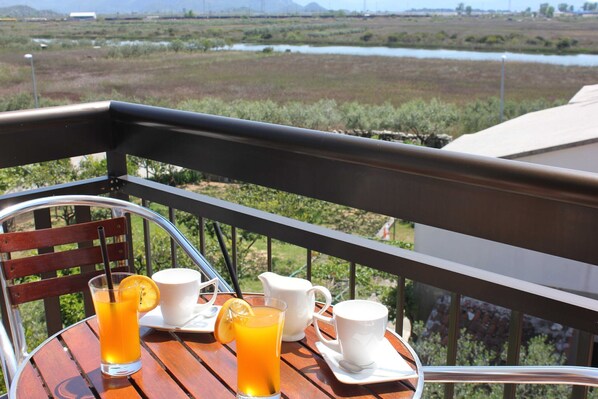 Outdoor dining - Guest House San Antonio-One Bedroom Apartment with Balcony no.2 (Ploce)