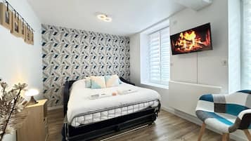 1 bedroom, iron/ironing board, travel cot, free WiFi