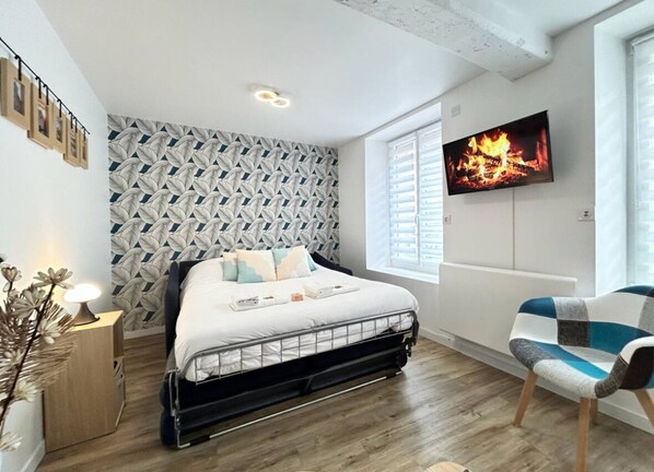 1 bedroom, iron/ironing board, travel cot, free WiFi - Le Meunier, cozy new studio in Chouilly, 5 mn from Epernay. (Chouilly)