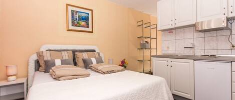 1 soverom, strykejern/-brett, reiseseng for barn og wi-fi (inkludert)