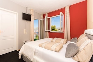 1 bedroom, iron/ironing board, travel crib, free WiFi