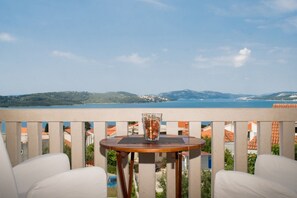 Outdoor dining - Villa Stil - Studio Apartment with Balcony and Sea View 103 (Okrug Gornji)