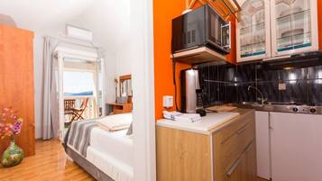 2 bedrooms, iron/ironing board, travel cot, free WiFi