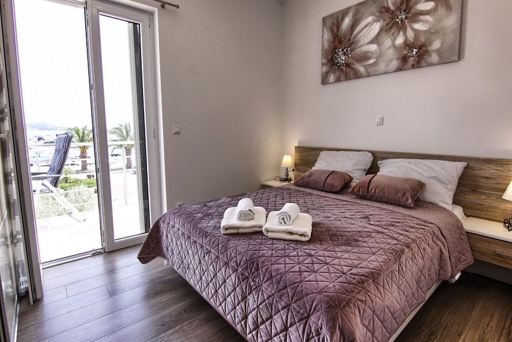 Apartments Victoria One Bedroom Apartment with Terrace and Sea View