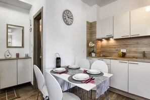 Dining - Apartments Victoria - One Bedroom Apartment with Terrace (A2) (Pakoštane)