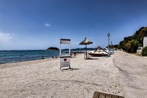 On the beach - Apartments Victoria - One Bedroom Apartment with Terrace (A2) (Pakoštane)