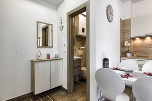 Dining - Apartments Victoria - One Bedroom Apartment with Terrace (A2) (Pakoštane)