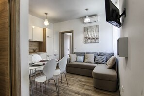 Smart TV - Apartments Victoria - One Bedroom Apartment with Terrace (A2) (Pakoštane)