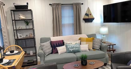 Vivian's Cabin - Super Cute Lakefront Cabin with Private Dock!