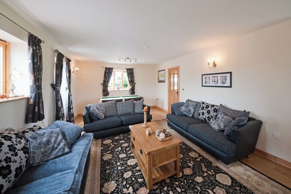 TV - Beech Tree Eco Lodge (Brecon)