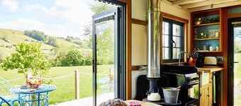 The Mallard Shepherd's Hut with Hot Tub