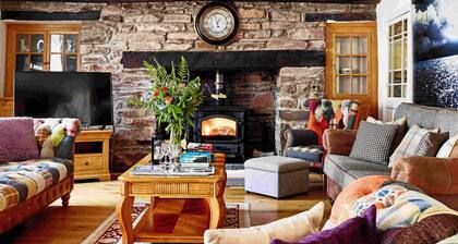 Onnen Fawr Farmhouse
