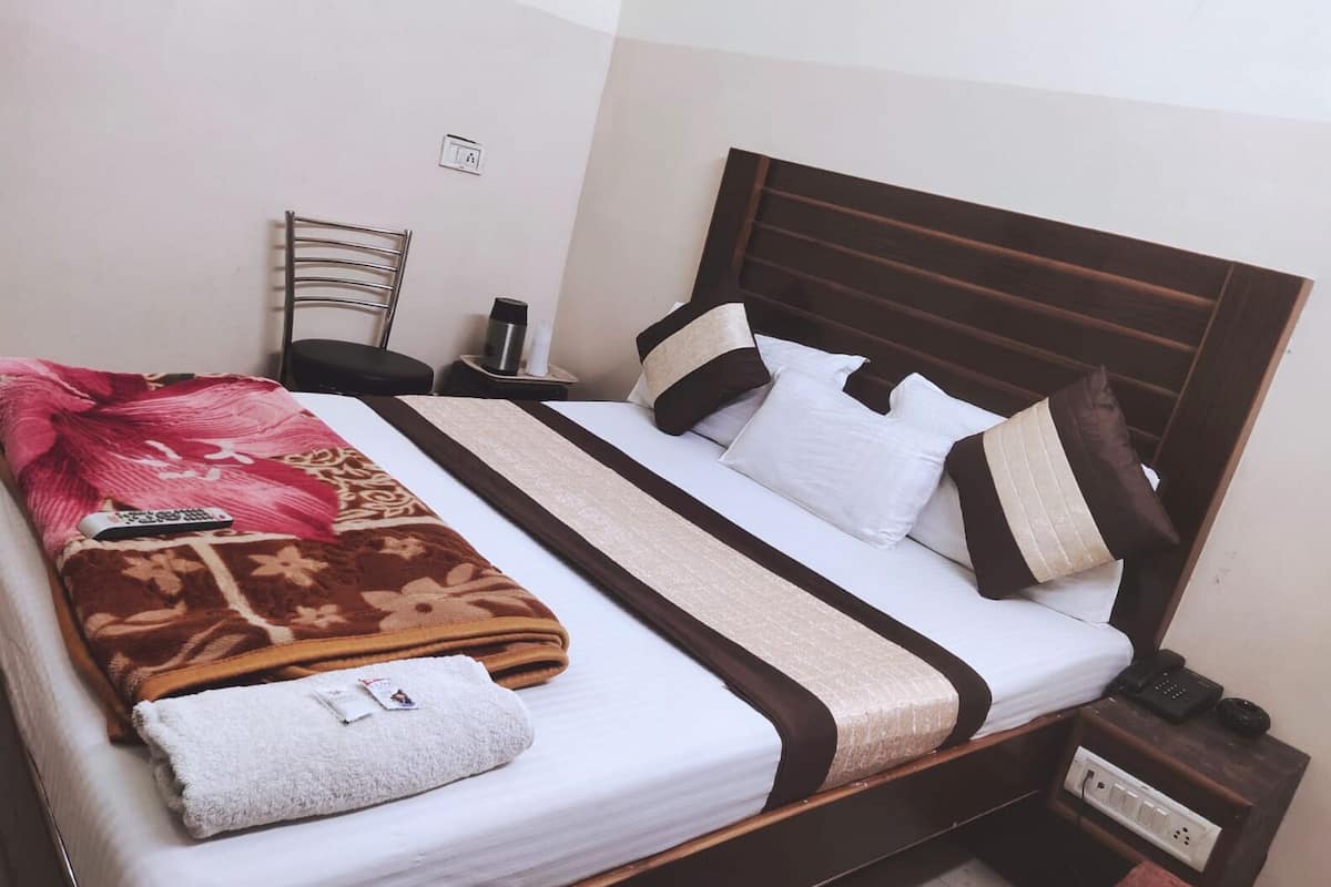 Double Room, Garden View | Seterika/papan seterika, Wi-fi percuma