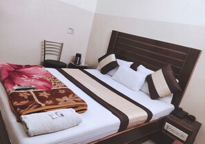 Camera doppia, vista giardino | Ferro/asse da stiro, Wi-Fi gratuito