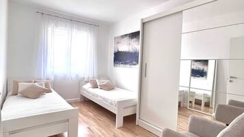 2 bedrooms, iron/ironing board, free WiFi