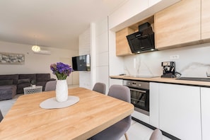Fridge, microwave, oven, stovetop - Luxury D Apartments - Two Bedroom Apartment with Terrace A1 (Bibinje)