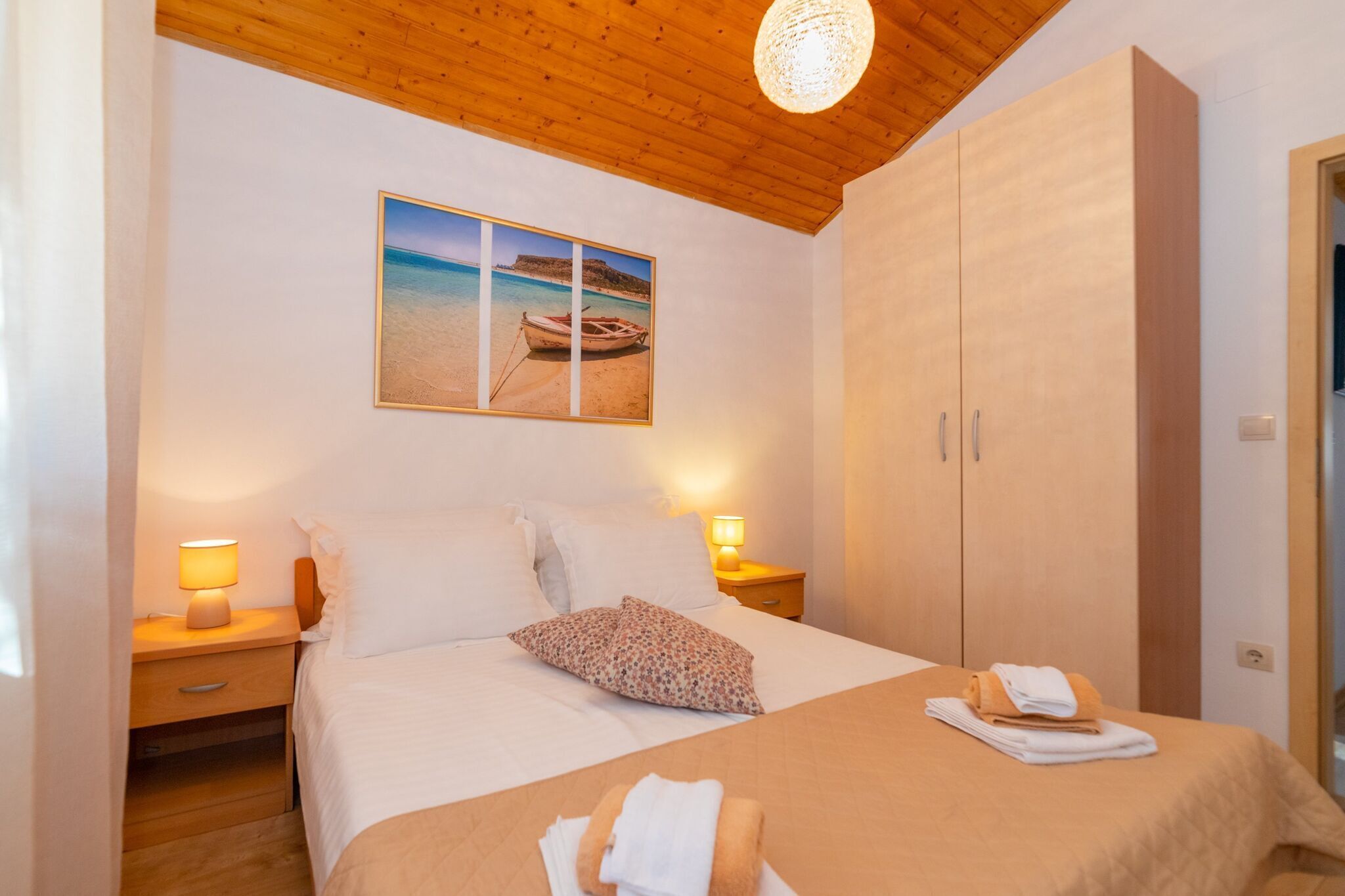 4 bedrooms, iron/ironing board, travel crib, WiFi (free)