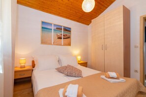 4 bedrooms, iron/ironing board, travel cot, free WiFi